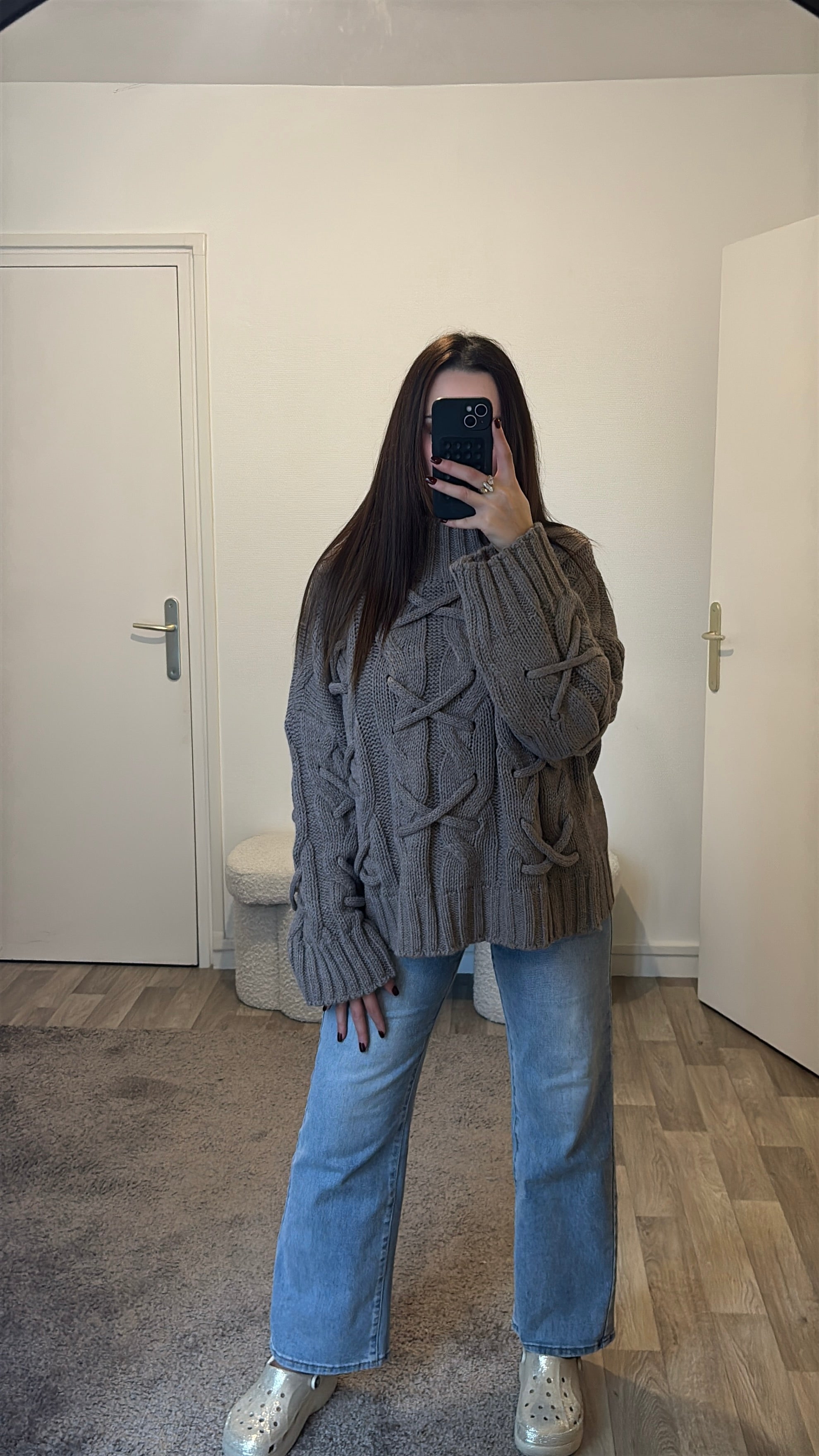 Pull en crochet taupe